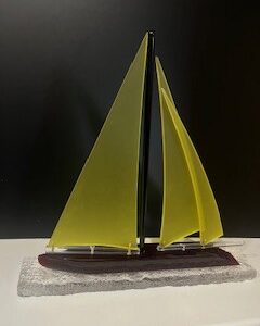 Voilier Voiles Jaunes